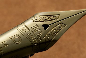 ステーショナリーディレクター土橋氏の文具WEBマガジン「pen-info」のコラムにて＃3776センチュリー ディケイドが紹介されました。